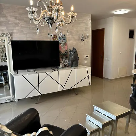 La Dolce Luxury Castagner With Private Parking