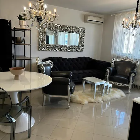 La Dolce Luxury Castagner With Private Parking Apartment